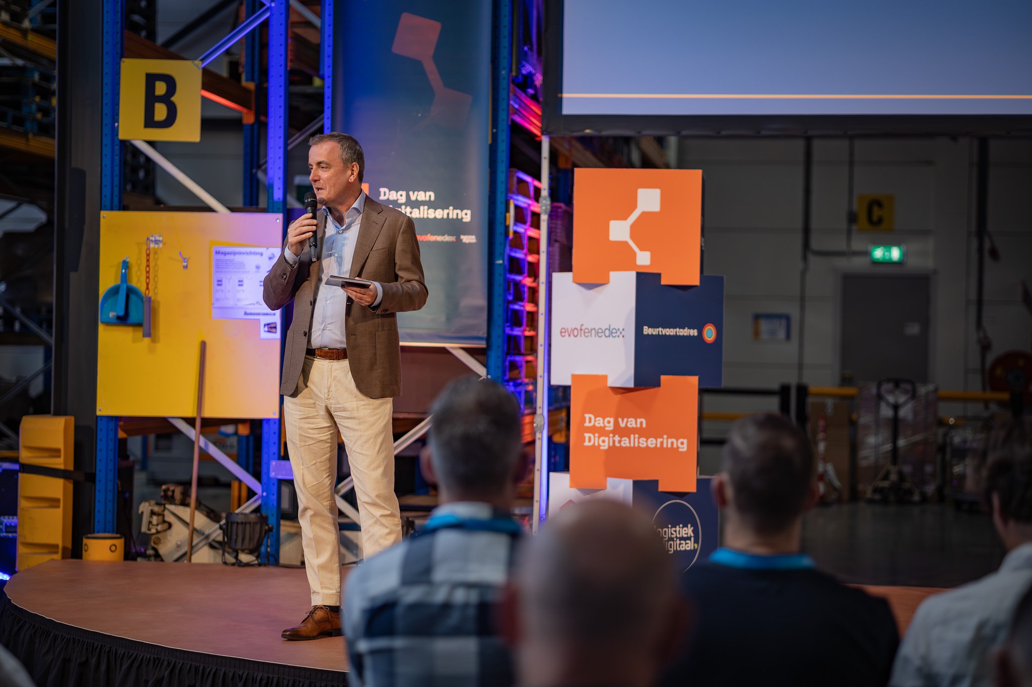 Johan Kerver van evofenedex ontvangt het publiek en neemt de bezoekers mee in het thema